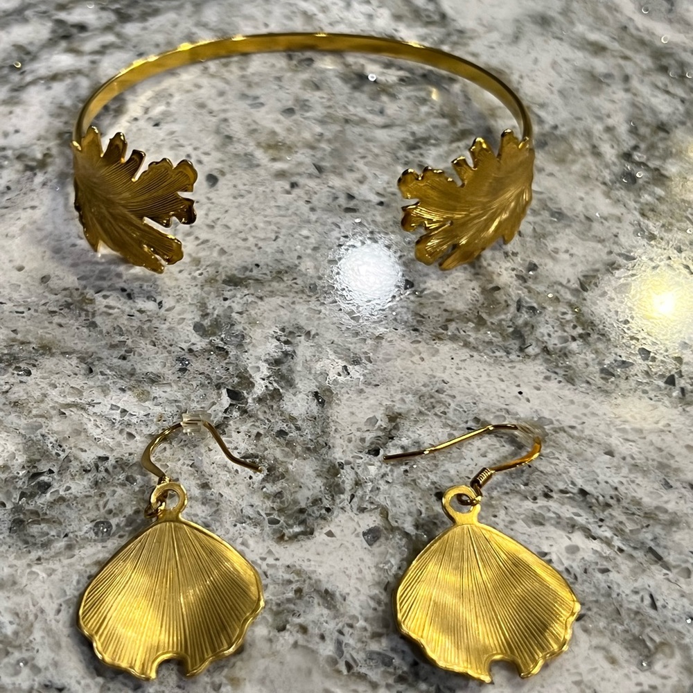 Gold plated earrings and bracelet bangle
